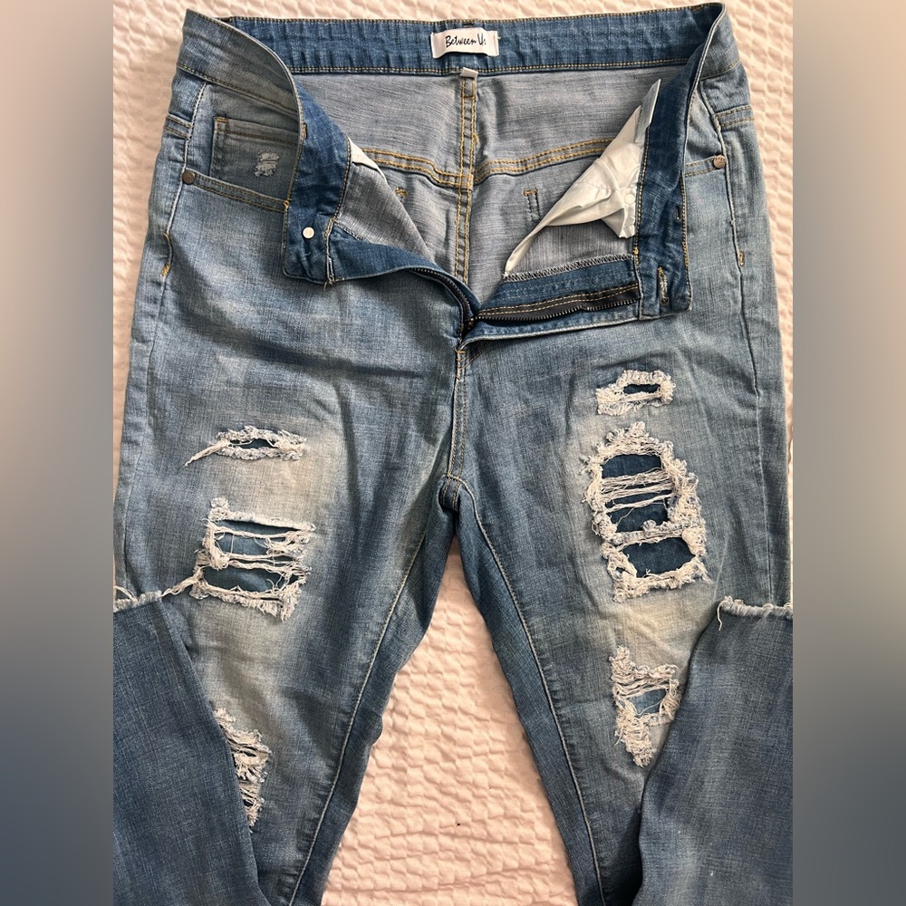 Distressed Blue Very Soft Stretchy Jean’s brand (Between us)